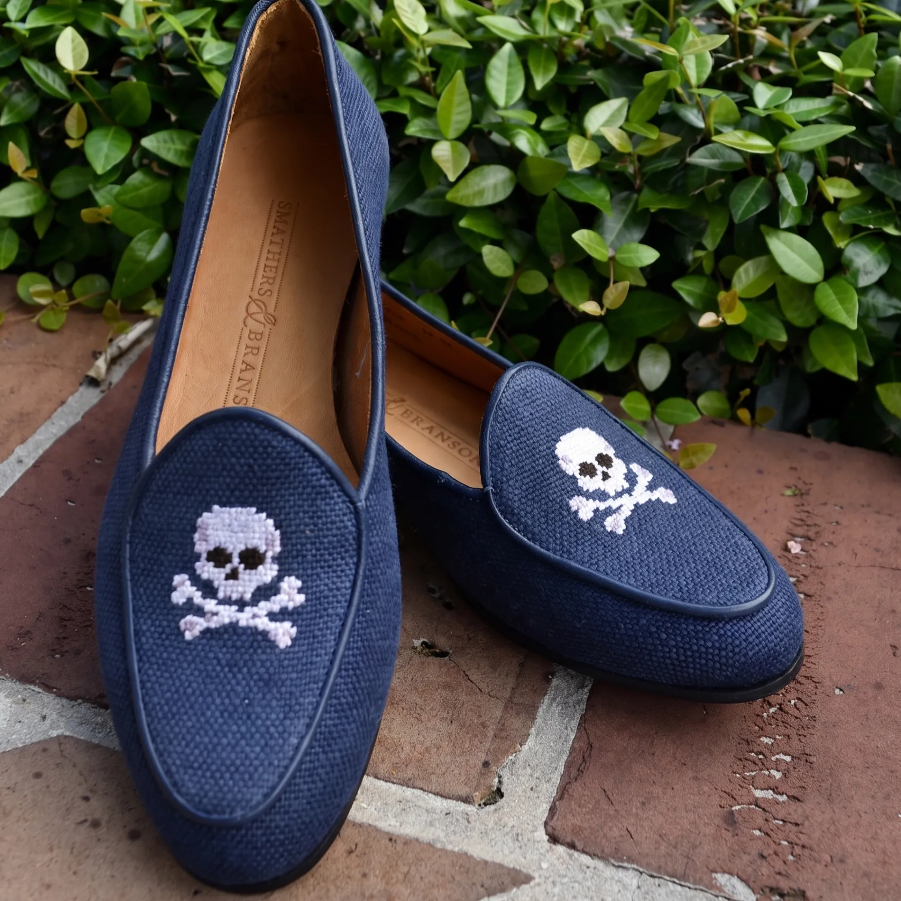 Jolly Roger Women's Linen Belgian Loafers (Navy Linen)